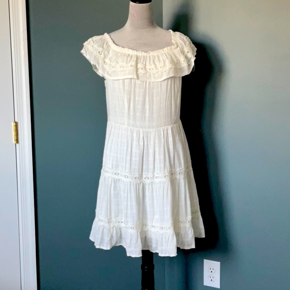 White dress by Xhilaration. Size large lined zippered back.